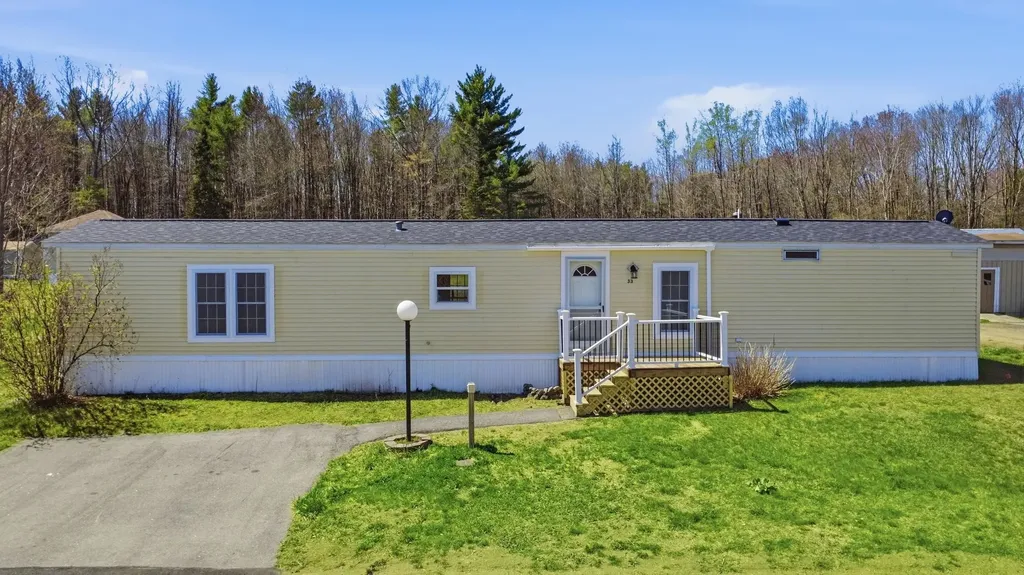 33 Cleo Circle Rochester NH 03868