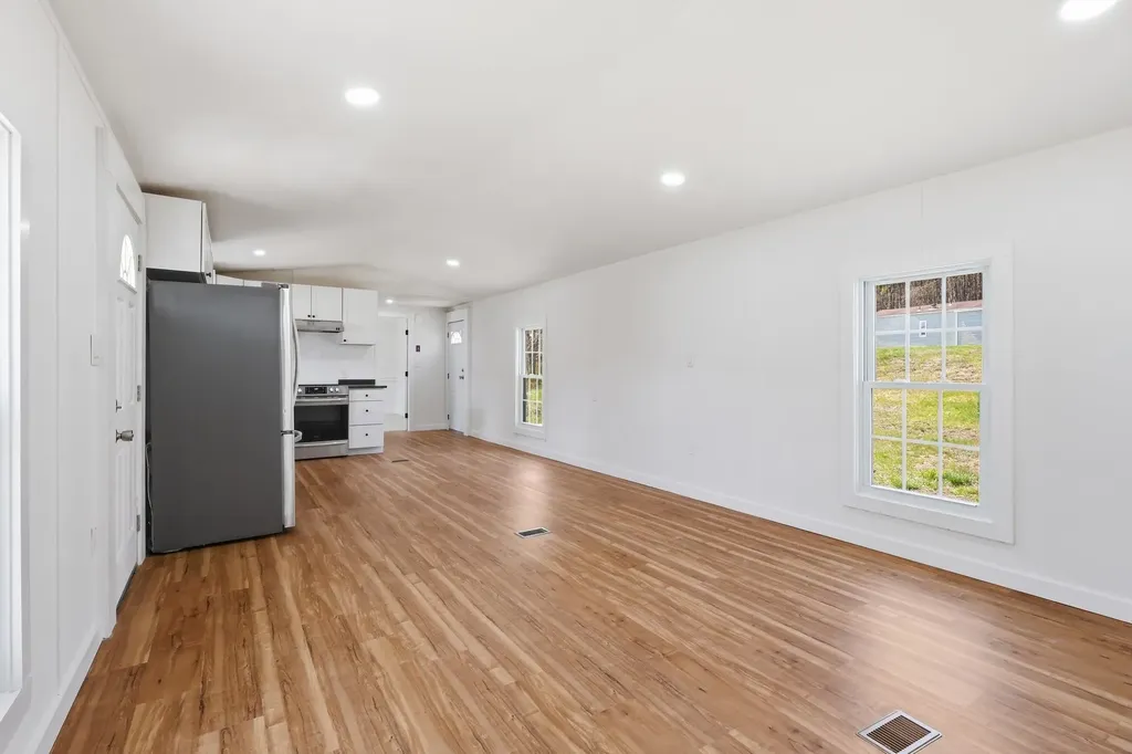 33 Cleo Circle Rochester NH 03868