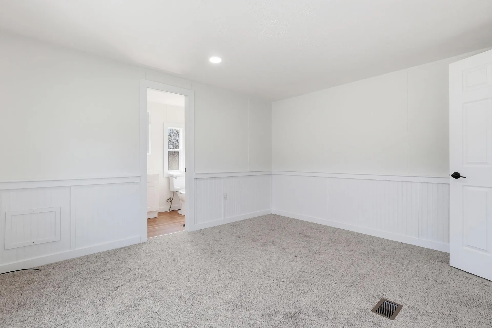 33 Cleo Circle Rochester NH 03868