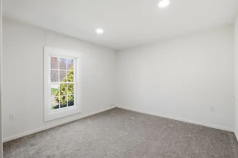 33 Cleo Circle Rochester NH 03868