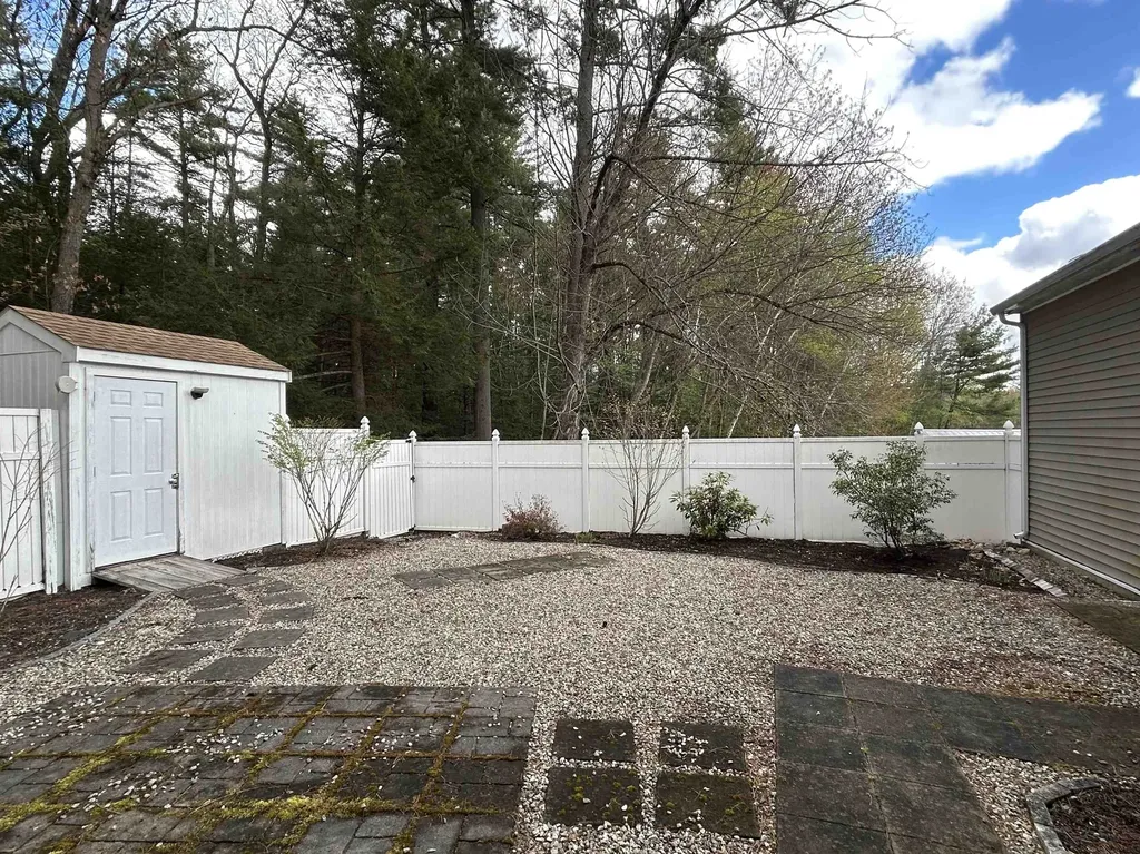 20 Kirkwood Road Hooksett NH 03106