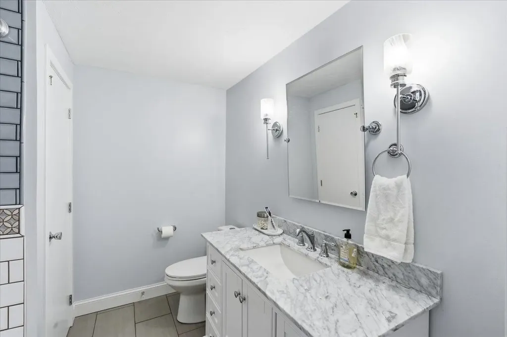 5 Tsienneto Road Derry NH 03038