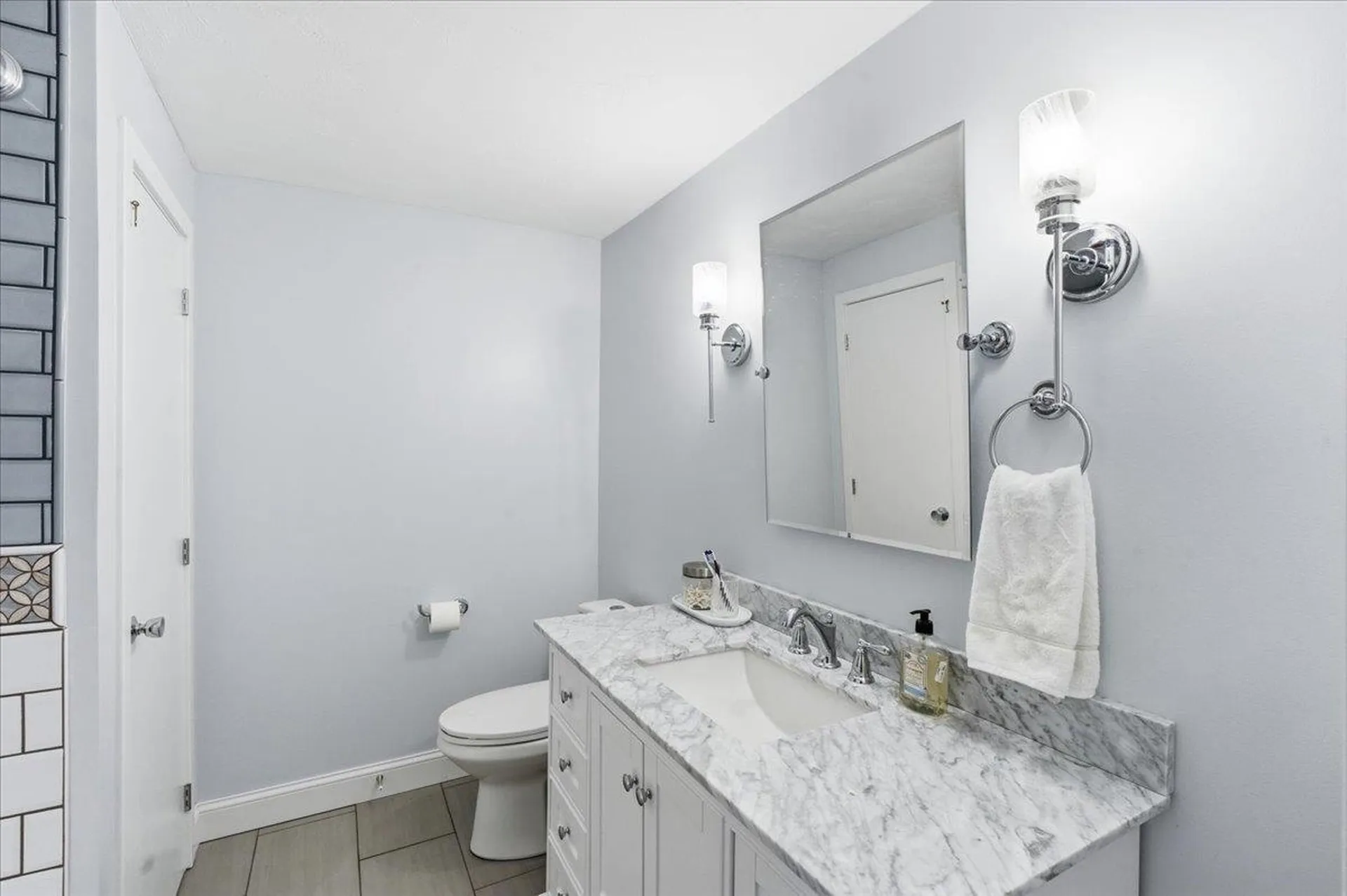 5 Tsienneto Road Derry NH 03038