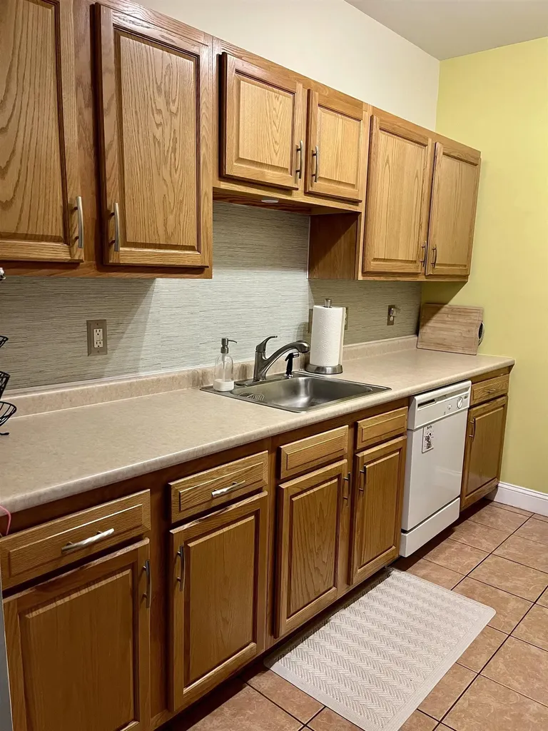 18 Harbor Avenue Nashua NH 03060