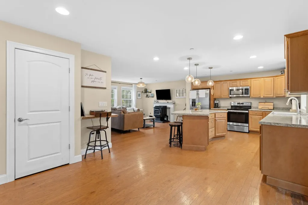 28 Dougherty Lane New Boston NH 03070
