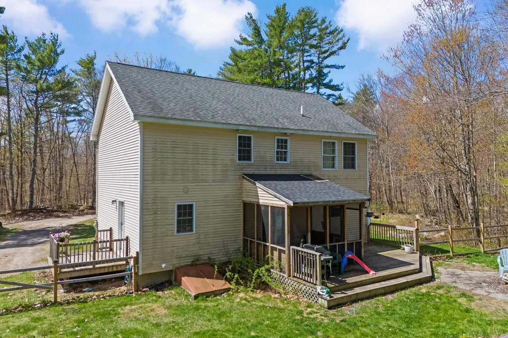 28 Dougherty Lane New Boston NH 03070