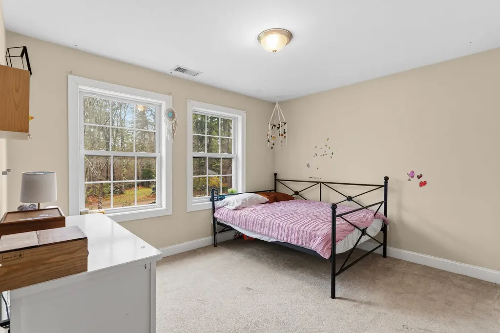 28 Dougherty Lane New Boston NH 03070