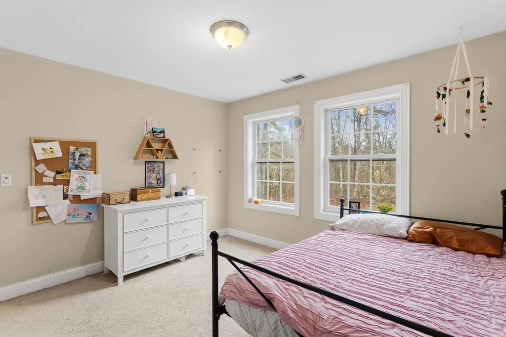 28 Dougherty Lane New Boston NH 03070