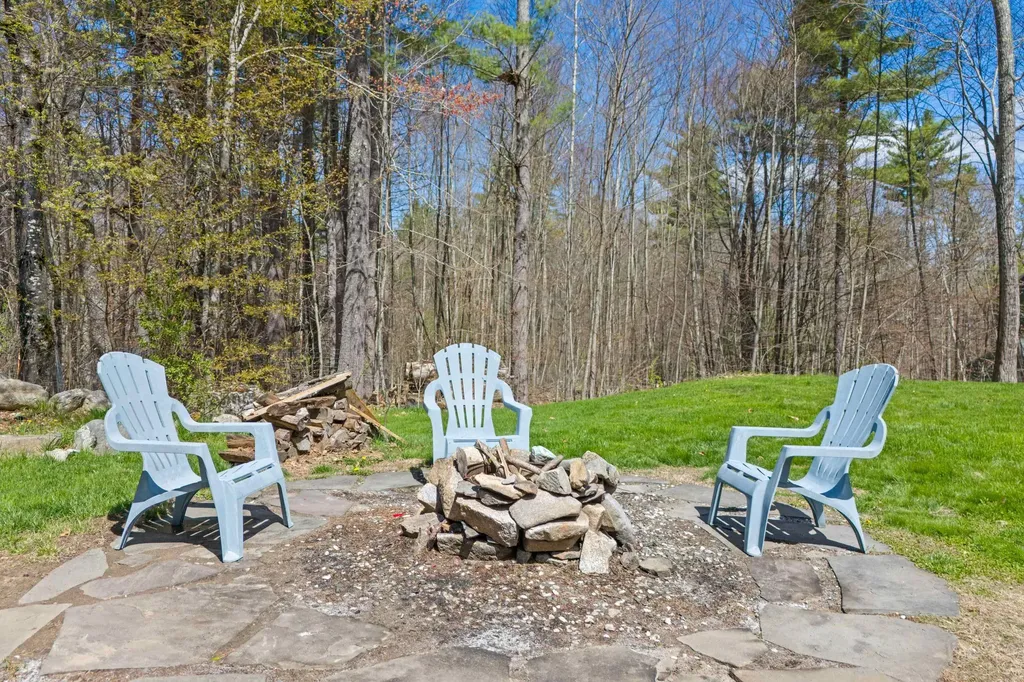 28 Dougherty Lane New Boston NH 03070