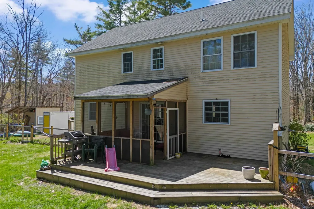 28 Dougherty Lane New Boston NH 03070