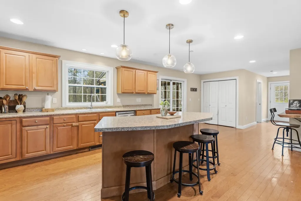 28 Dougherty Lane New Boston NH 03070