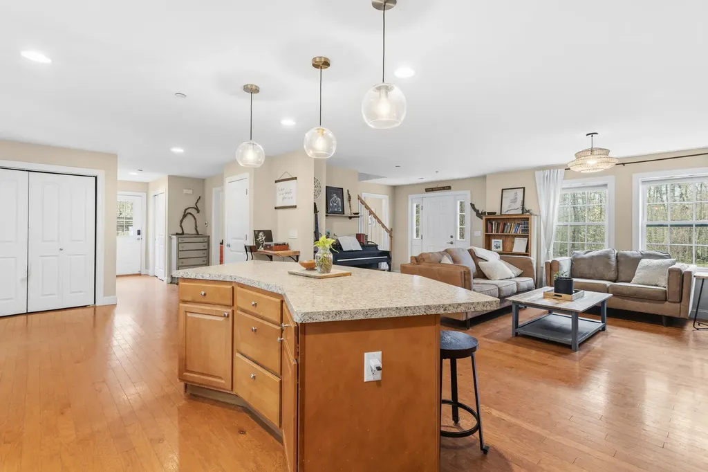 28 Dougherty Lane New Boston NH 03070