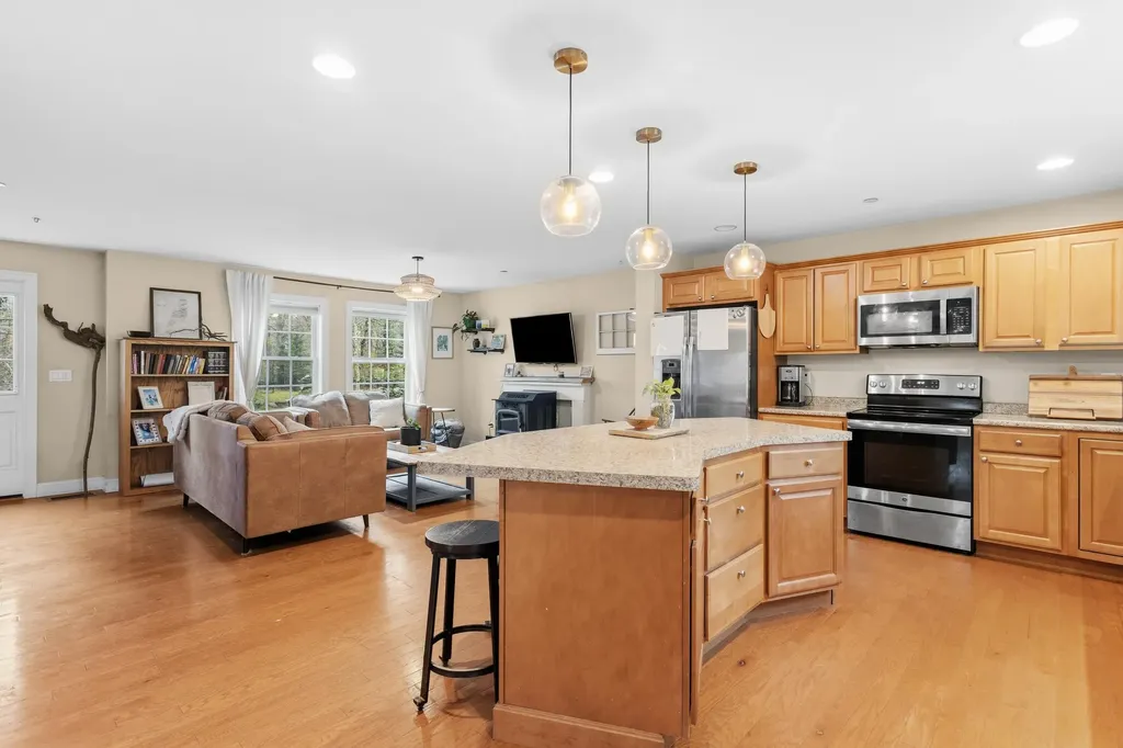 28 Dougherty Lane New Boston NH 03070
