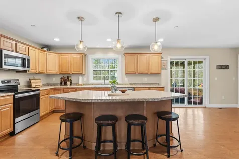 28 Dougherty Lane New Boston NH 03070