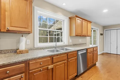 28 Dougherty Lane New Boston NH 03070