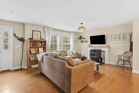28 Dougherty Lane New Boston NH 03070