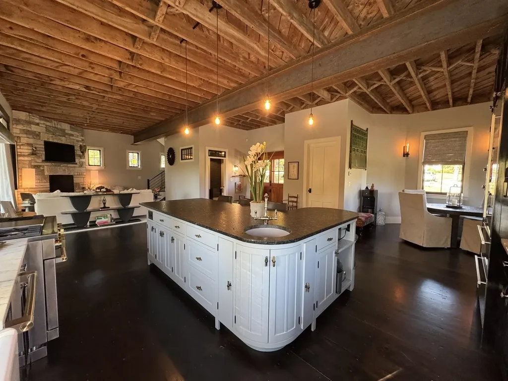57 Taconic Road Manchester VT 05254