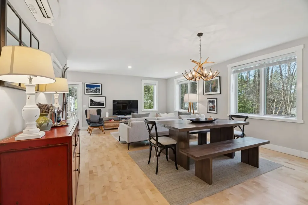 207 Hartness Way Hartford VT 05059