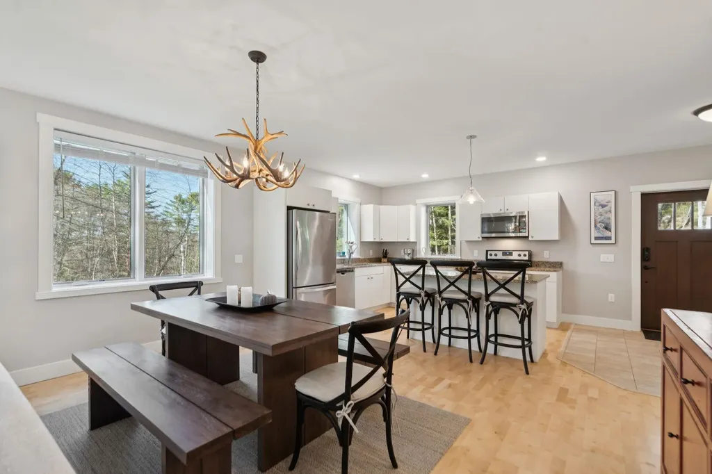 207 Hartness Way Hartford VT 05059