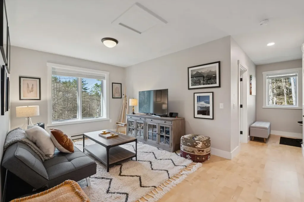 207 Hartness Way Hartford VT 05059