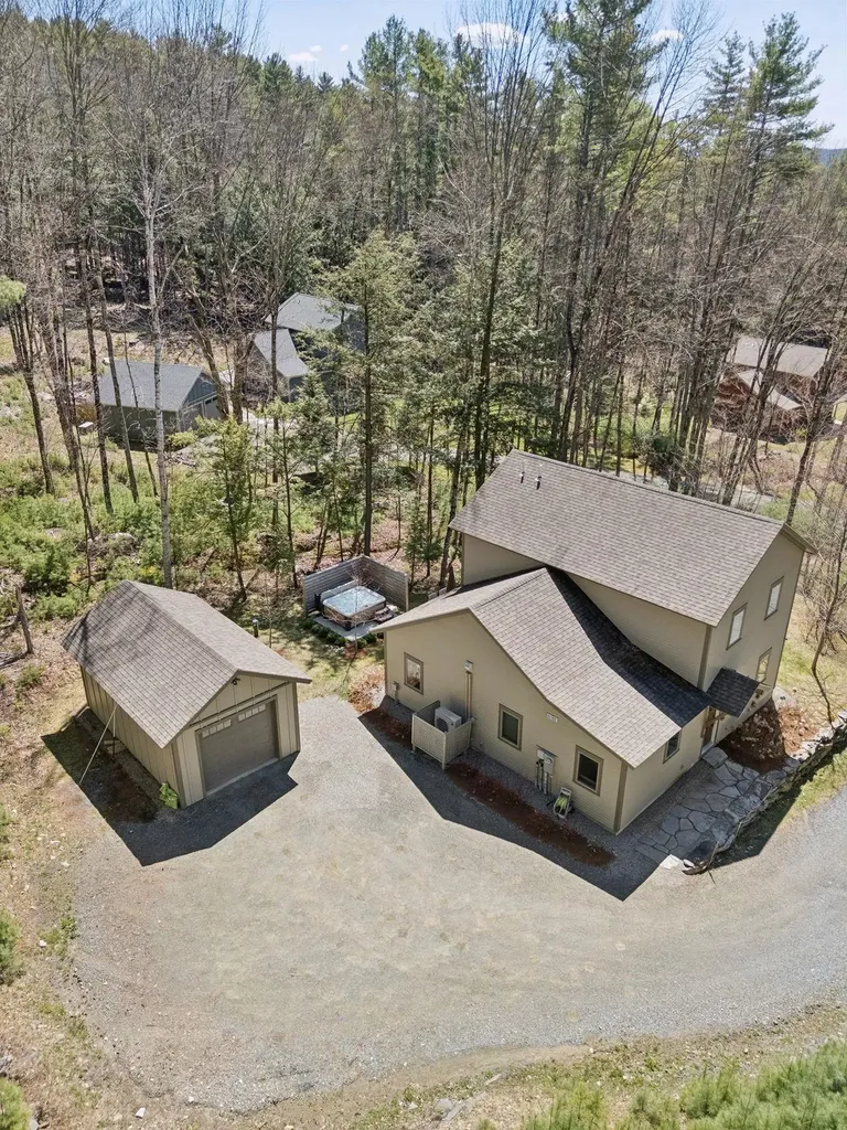 207 Hartness Way Hartford VT 05059