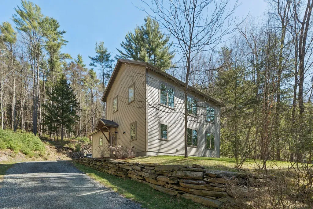 207 Hartness Way Hartford VT 05059