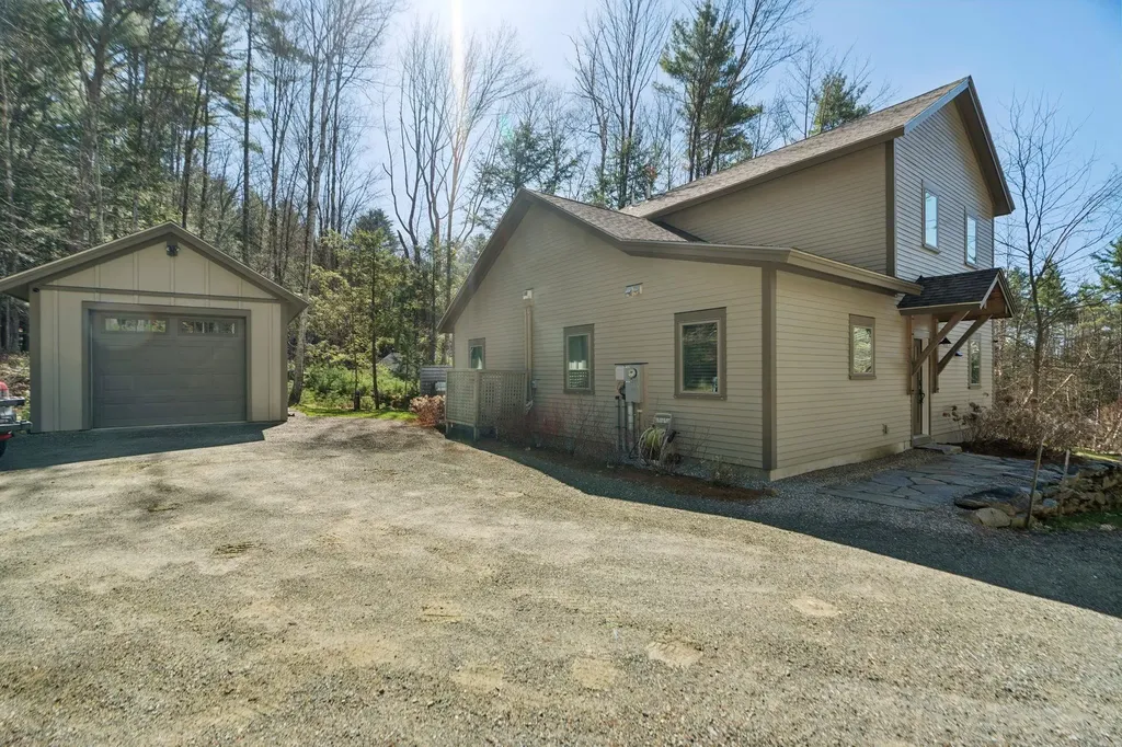 207 Hartness Way Hartford VT 05059