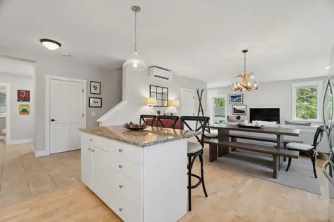 207 Hartness Way Hartford VT 05059