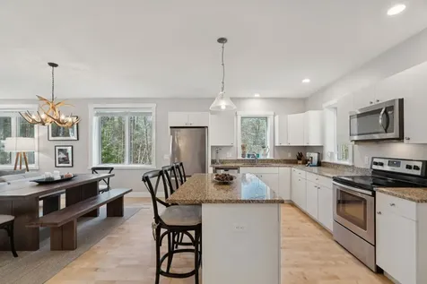 207 Hartness Way Hartford VT 05059