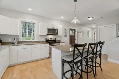 207 Hartness Way Hartford VT 05059