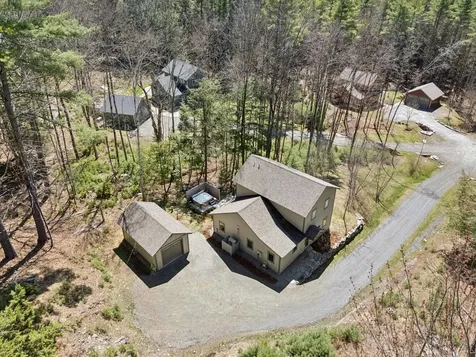 207 Hartness Way Hartford VT 05059