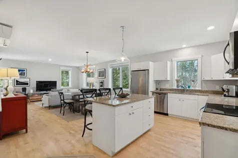 207 Hartness Way Hartford VT 05059