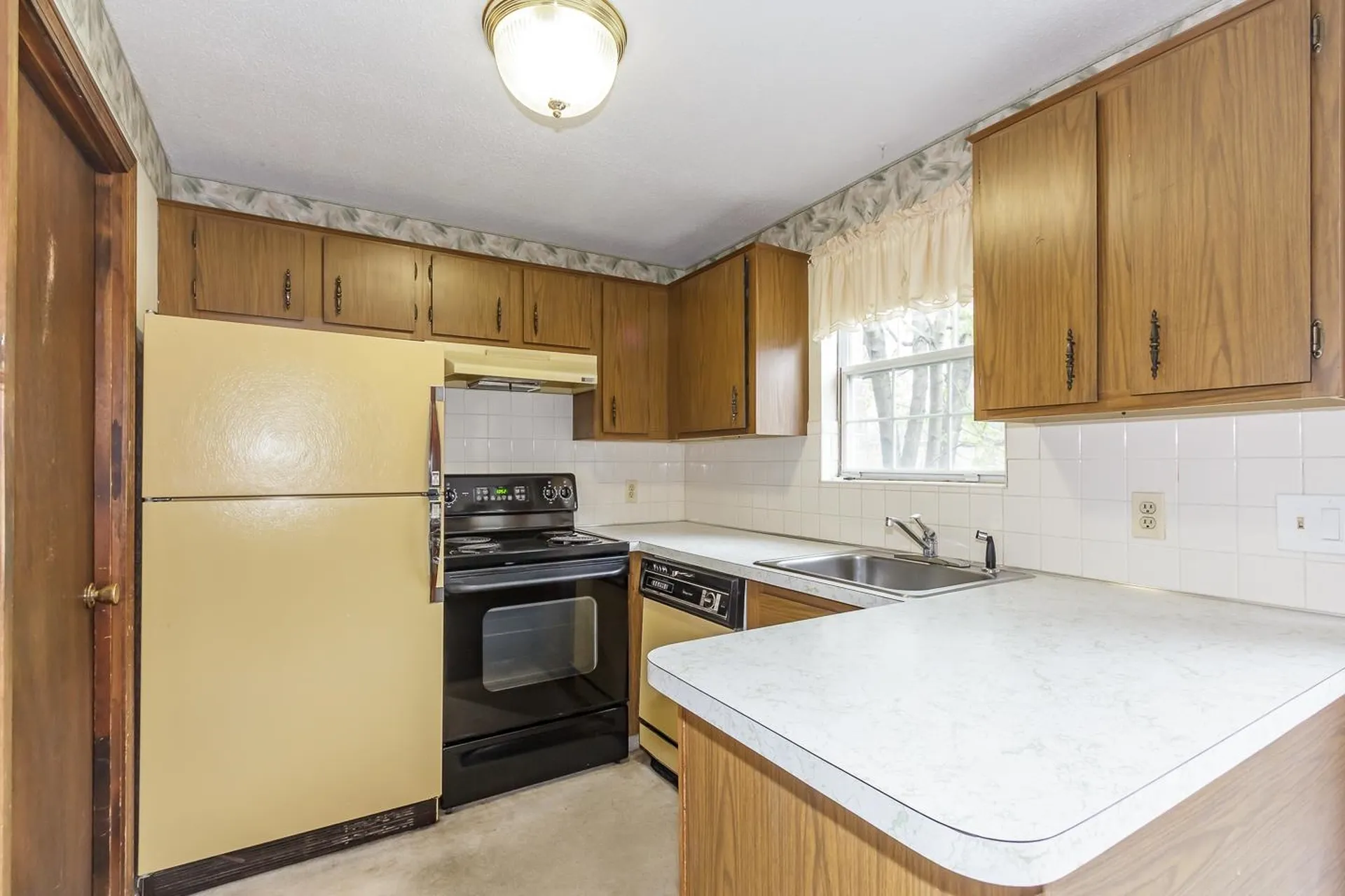 24 Fieldstone Drive Londonderry NH 03053