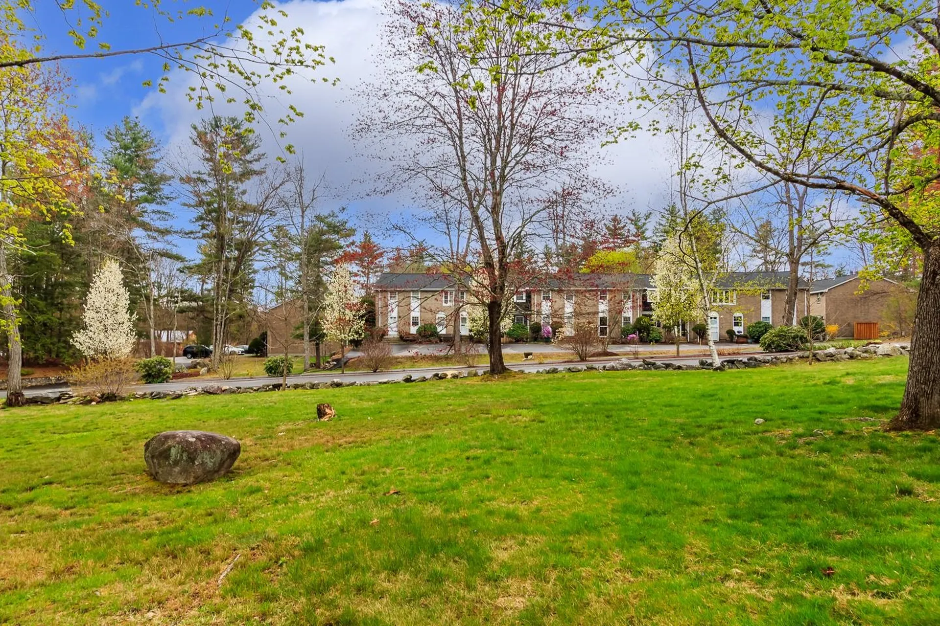 24 Fieldstone Drive Londonderry NH 03053