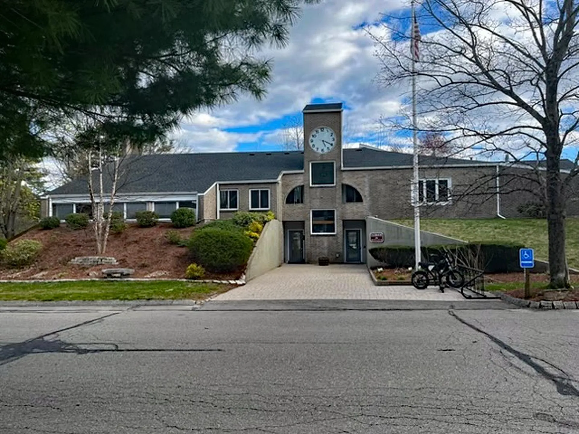 24 Fieldstone Drive Londonderry NH 03053