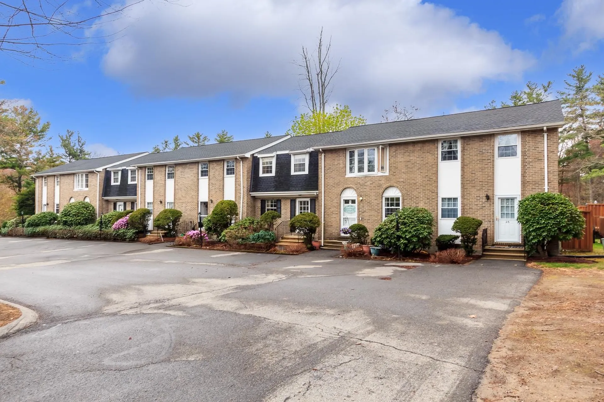 24 Fieldstone Drive Londonderry NH 03053