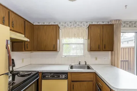 24 Fieldstone Drive Londonderry NH 03053