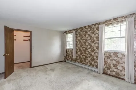 24 Fieldstone Drive Londonderry NH 03053