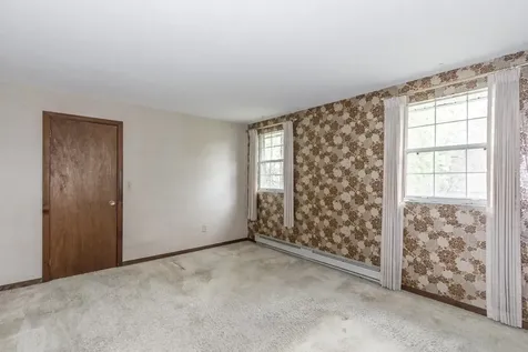 24 Fieldstone Drive Londonderry NH 03053
