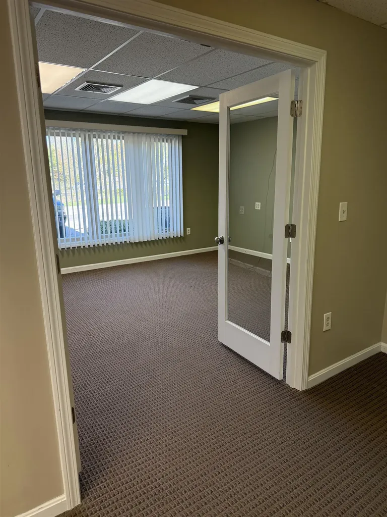 12 Parmenter Road Londonderry NH 03053