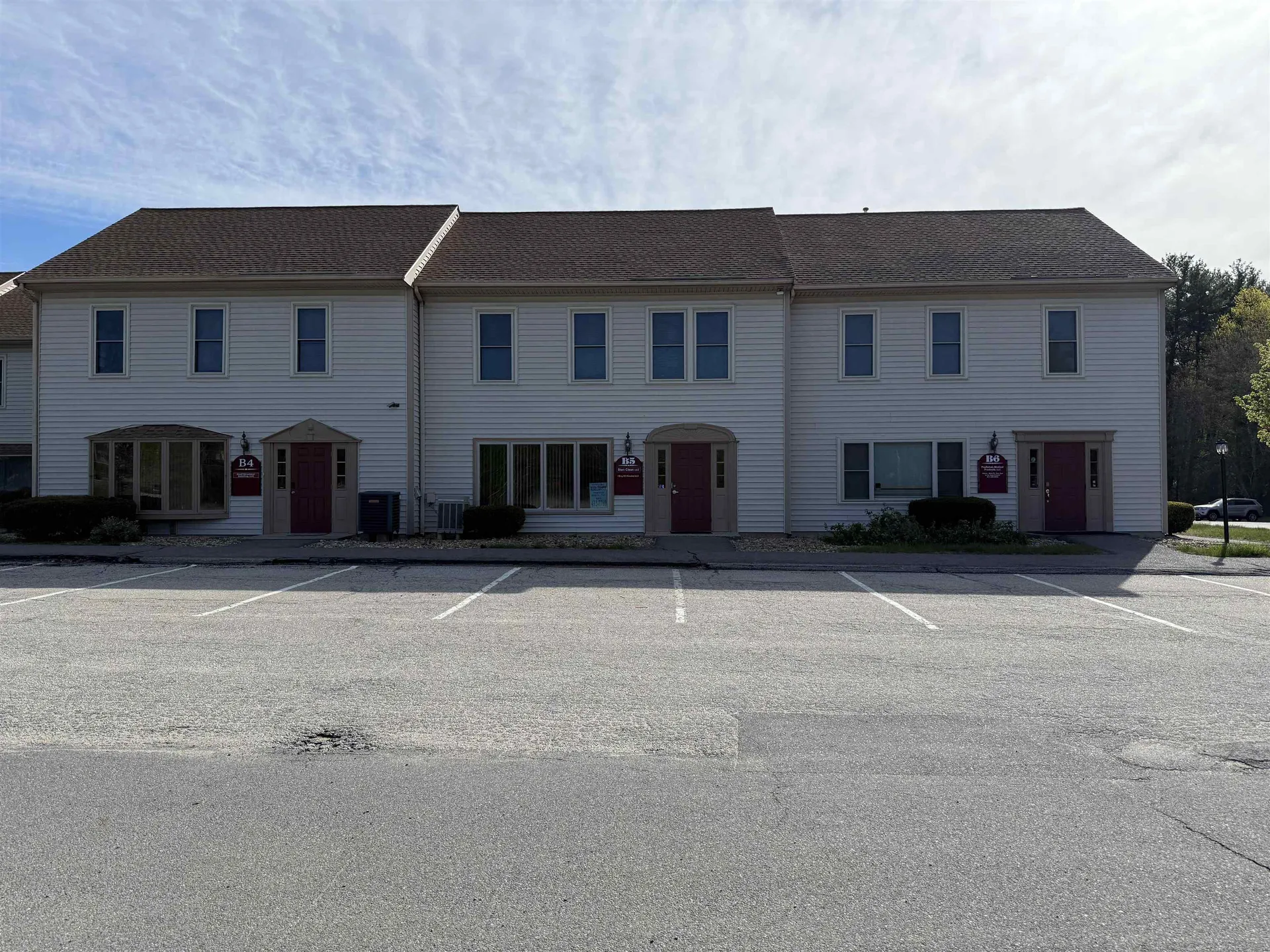 12 Parmenter Road Londonderry NH 03053
