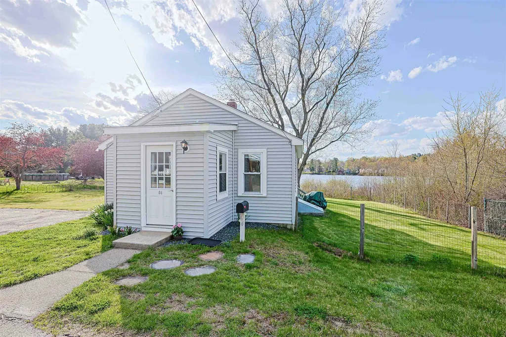64 School Street Allenstown NH 03275