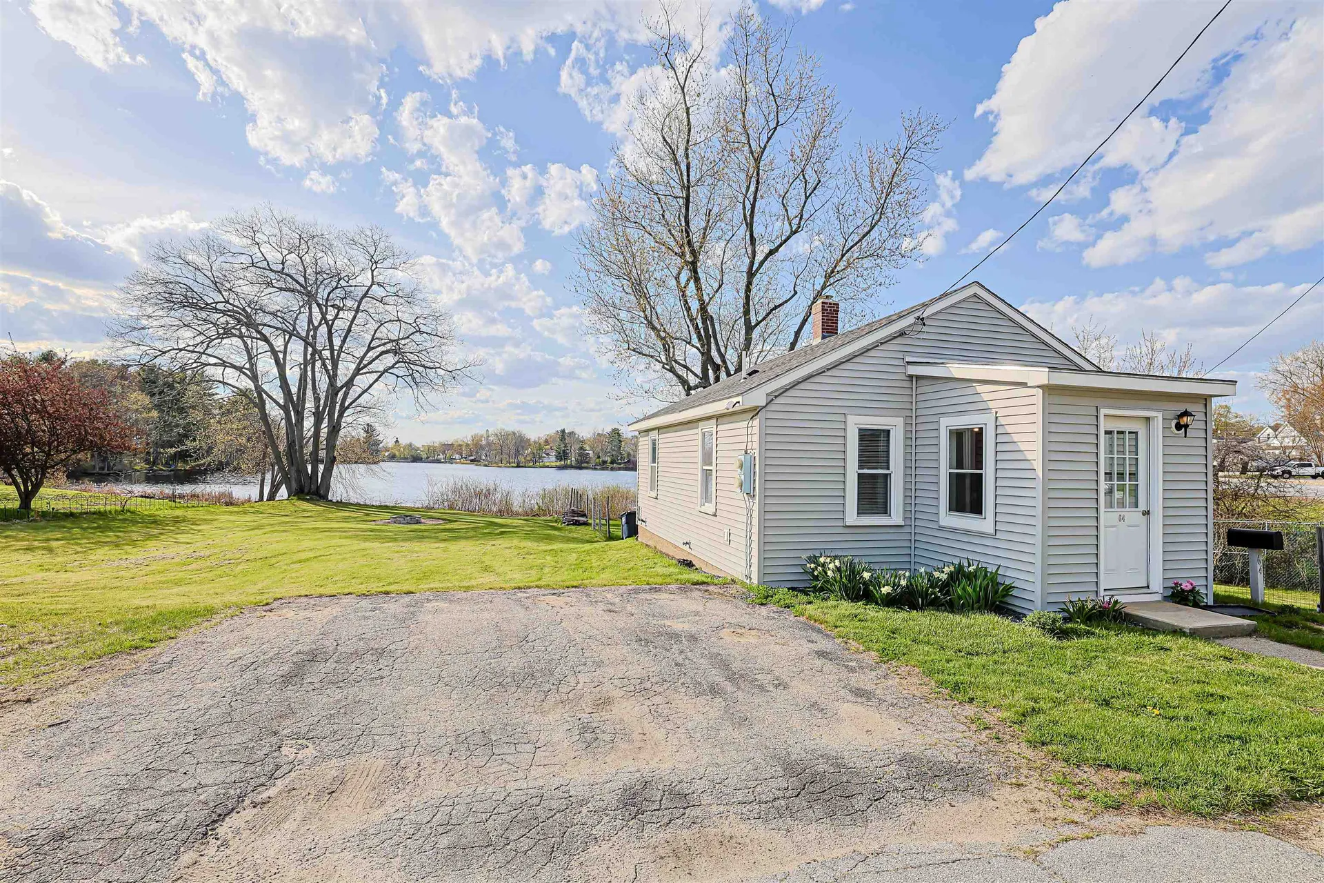 64 School Street Allenstown NH 03275