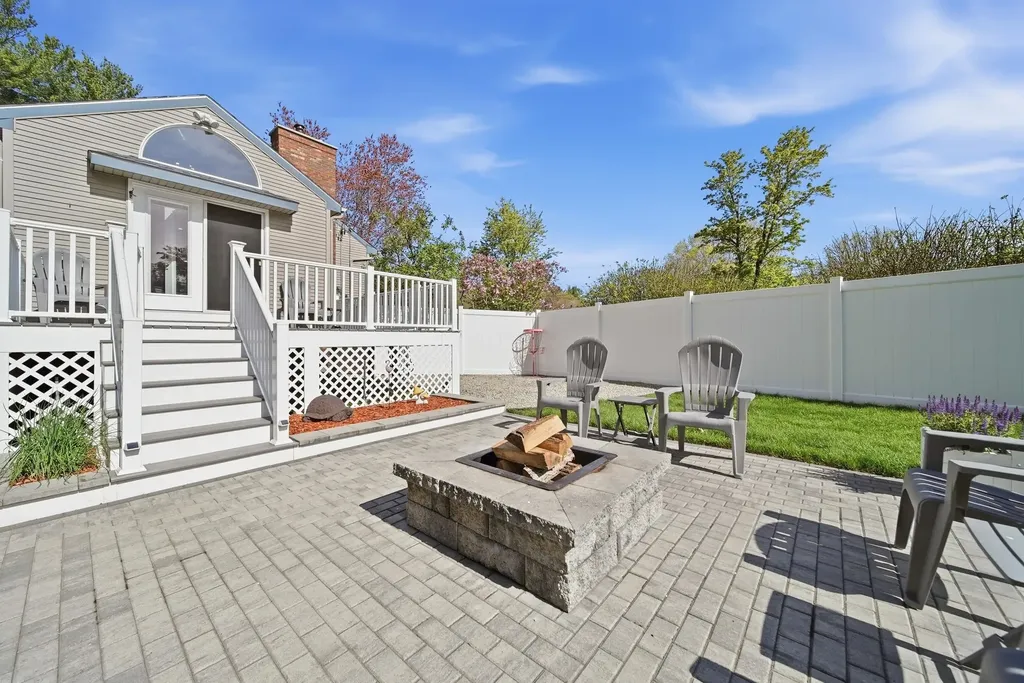 26 Mayflower Drive Litchfield NH 03052