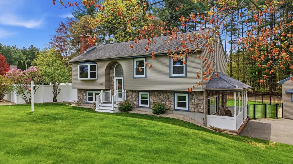 26 Mayflower Drive Litchfield NH 03052