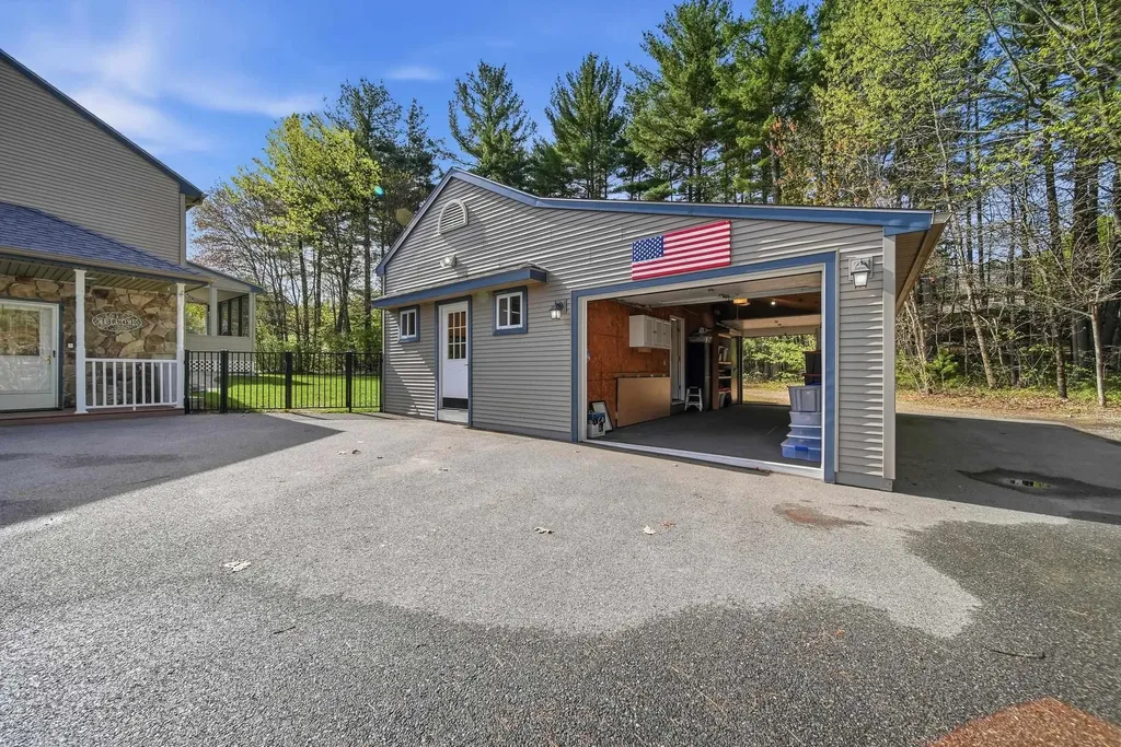 26 Mayflower Drive Litchfield NH 03052
