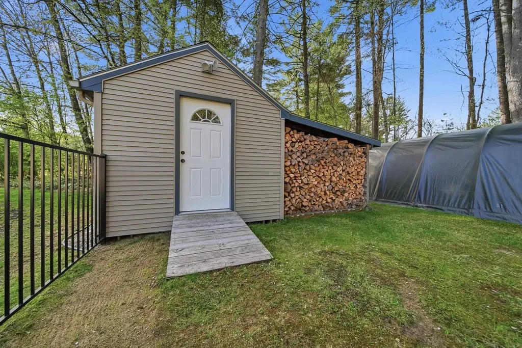 26 Mayflower Drive Litchfield NH 03052