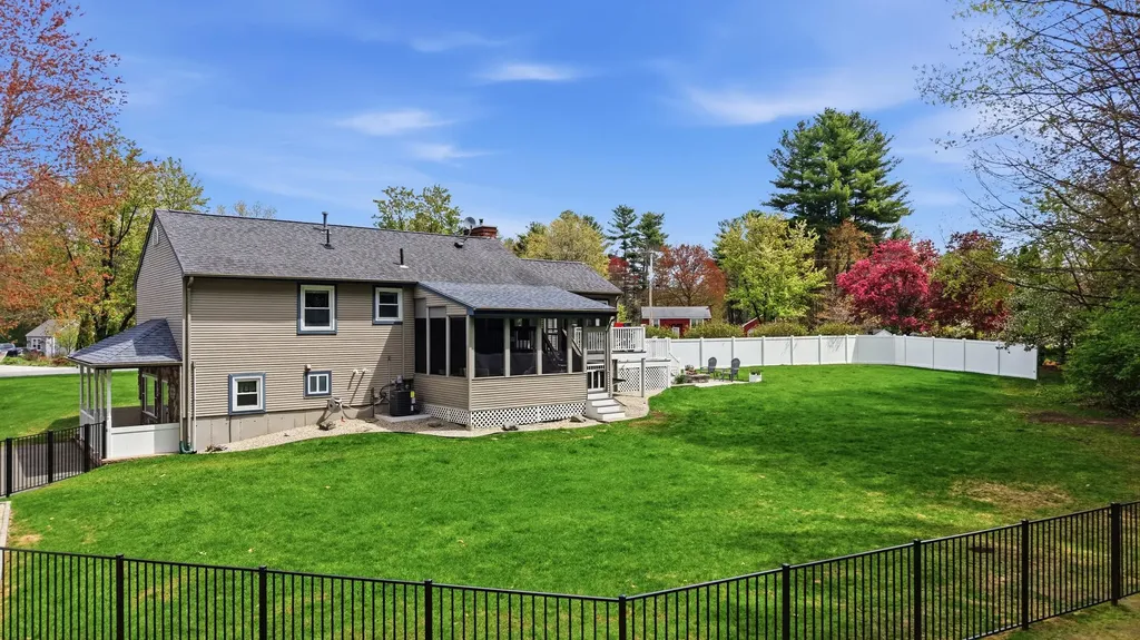 26 Mayflower Drive Litchfield NH 03052