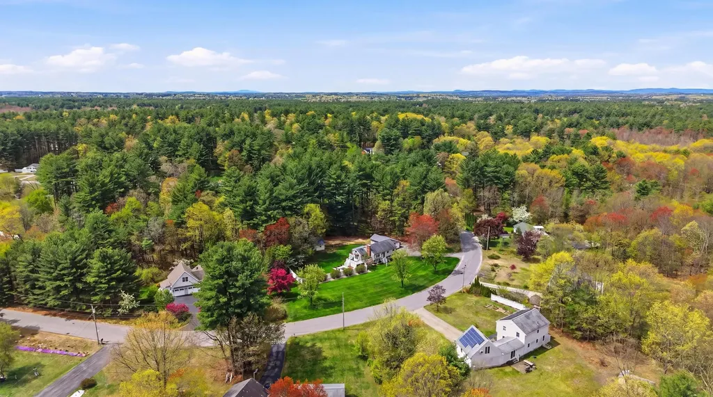 26 Mayflower Drive Litchfield NH 03052