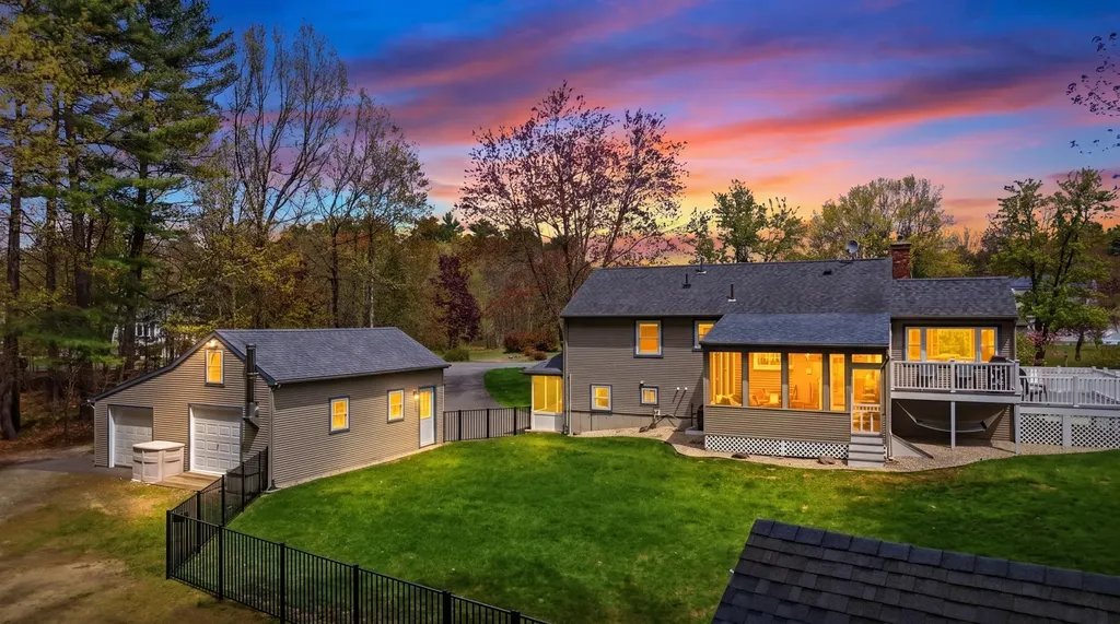 26 Mayflower Drive Litchfield NH 03052